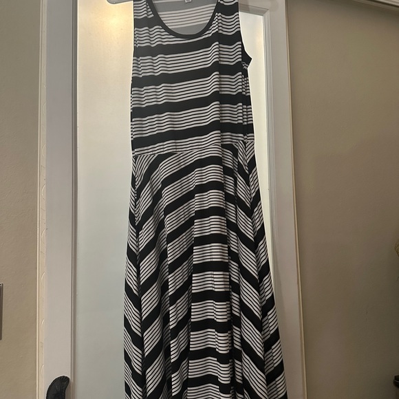 2 LulaRoe Nikki Dresses size L - Picture 4 of 5